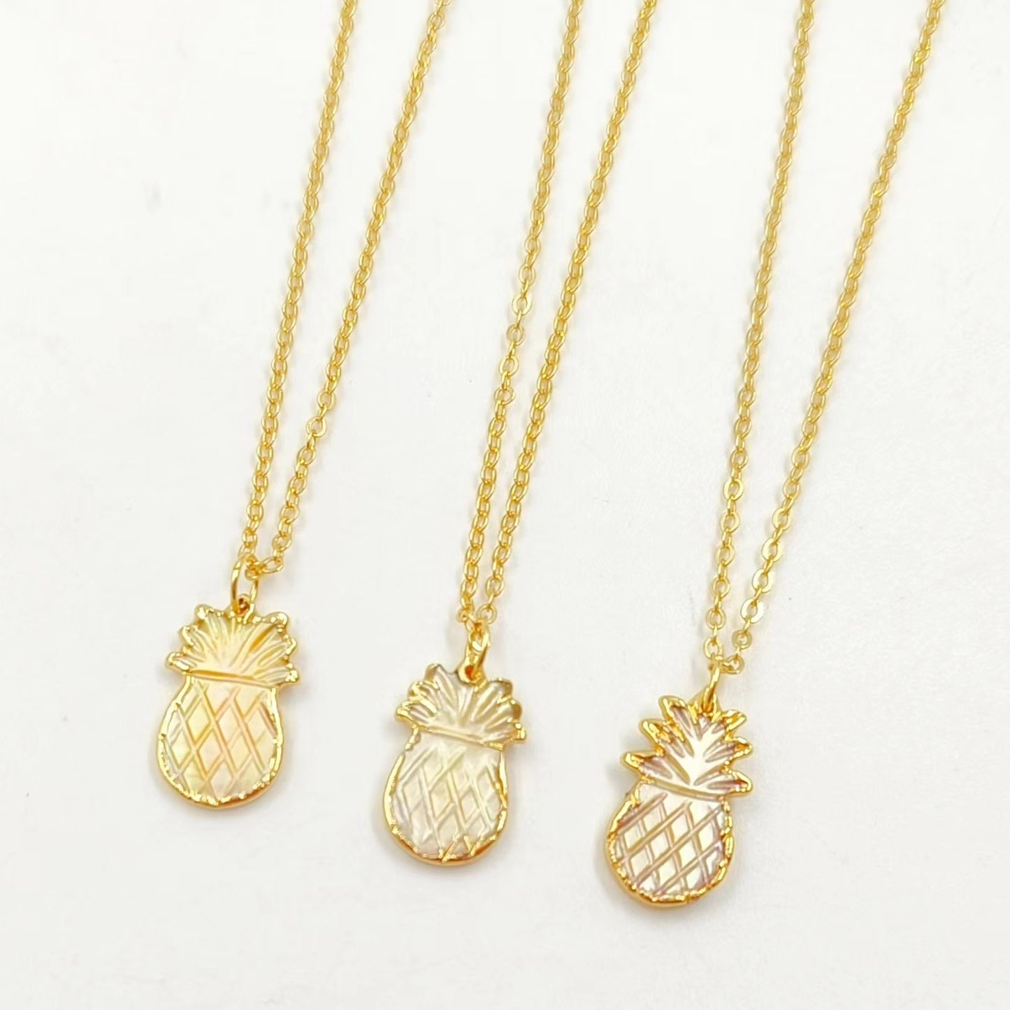 WT-N1082 WKT Wholesale Hot Natural White Yellow Shell Charm Carved 24k Real Gold Plated Tiny Shell Pineapple Necklace