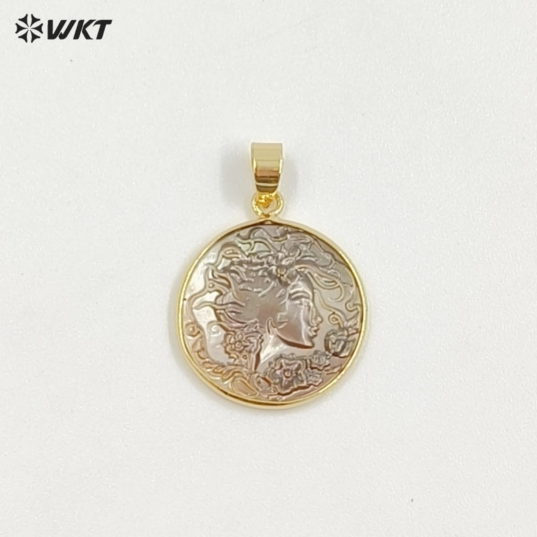 WT-JP418 Wholesale Fashion Gold Bezel Round Laser Carved Natural Shell Cameo Pendant for Necklace Design