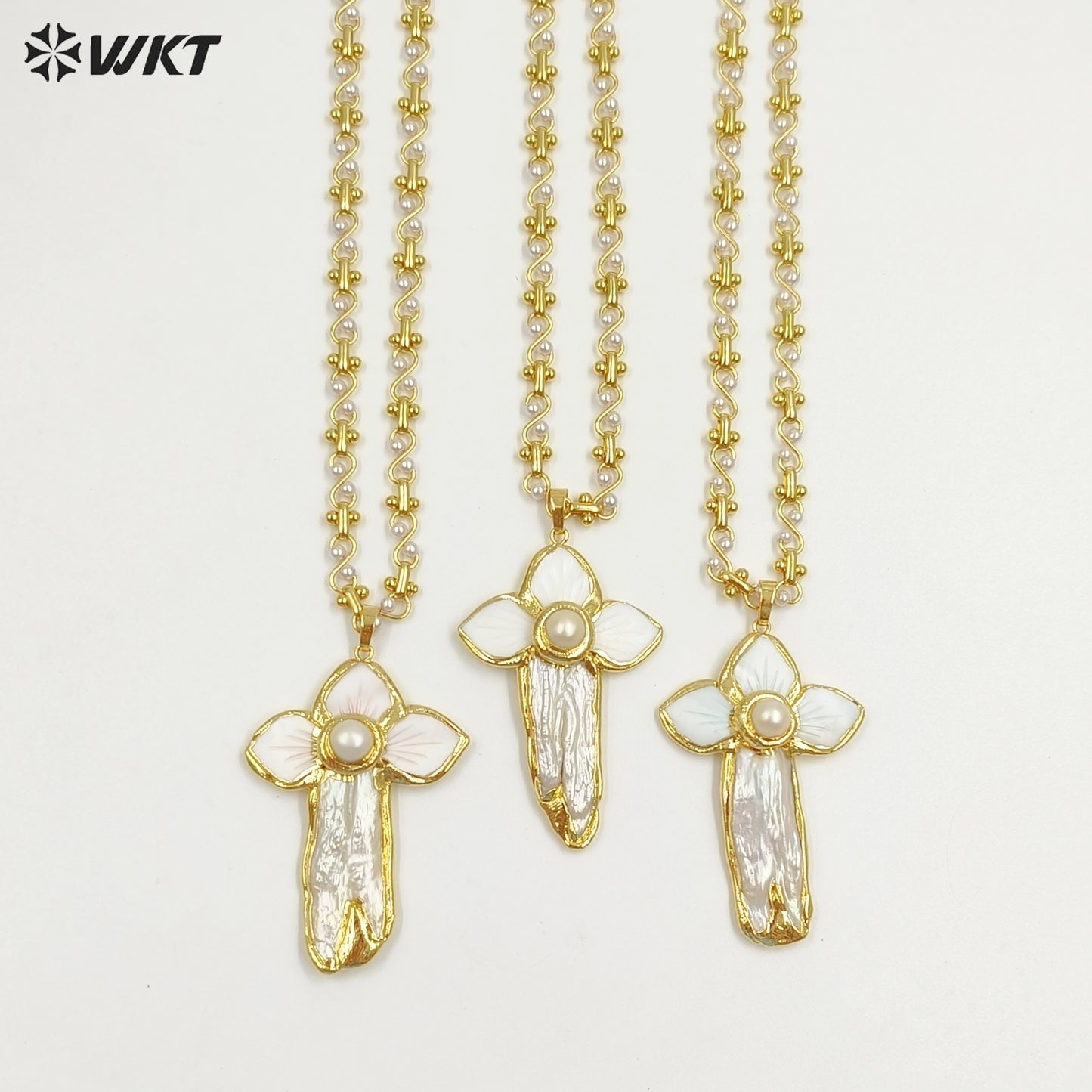 WT-JN327 Exquisite Natural Pearl and Shell Pendant Necklace 18K Gold Plated Beautiful Chain Elegant Ladies Daily Decoration