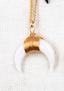WT-N747 Wholesale Fashion Tiny Charm Shell Crescent Horn Necklace Wirewrapped Half Moon Crescent Necklace