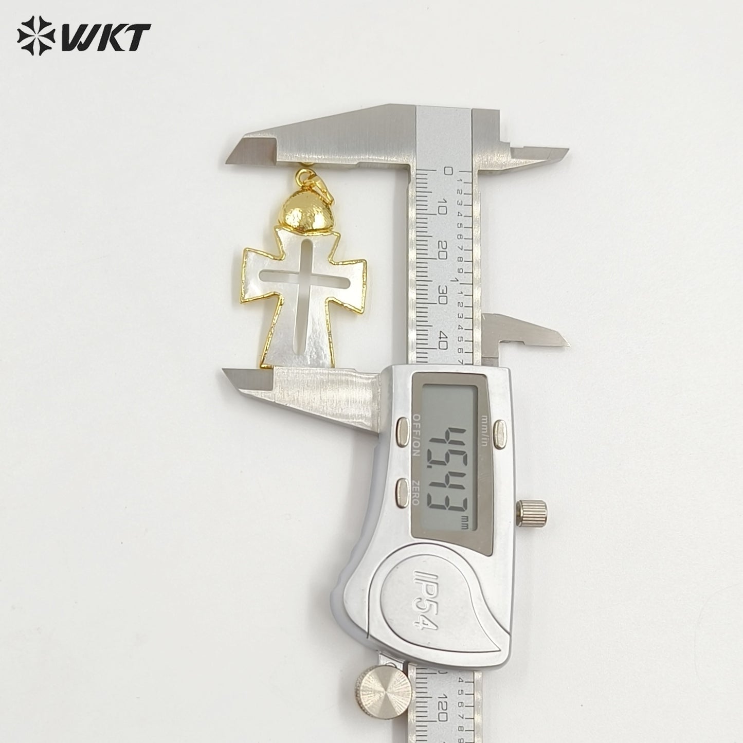 WT-JP422 Wholesale Vintage Style Natural Shell Gold Plated Cross Shape Middle Hollow Pendant For Unique Necklace Handmade