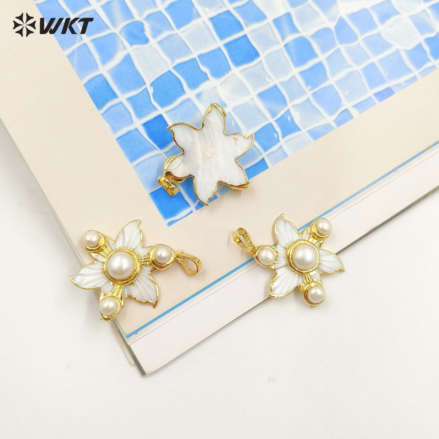 WT-JP394 New Arrivals Elegant and Gentle 18K Gold Plated Natural Flower Shell Round Pearl Pendant for Women Jewelry Accessories