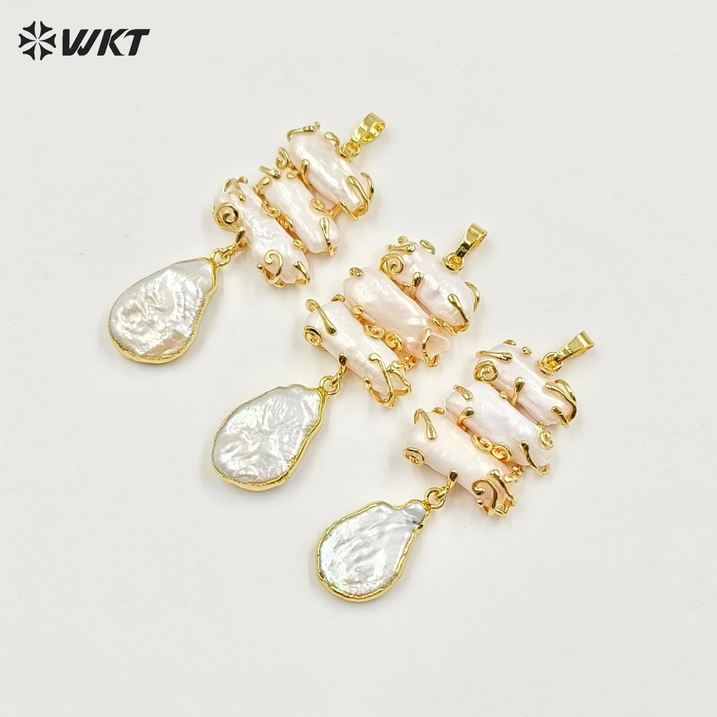 WT-JP353 Wholesale Fashion 18k Real Gold Plated Resist Tarnishable Gorgeous Claw Setting Natural Freshwater Pearl Pendants