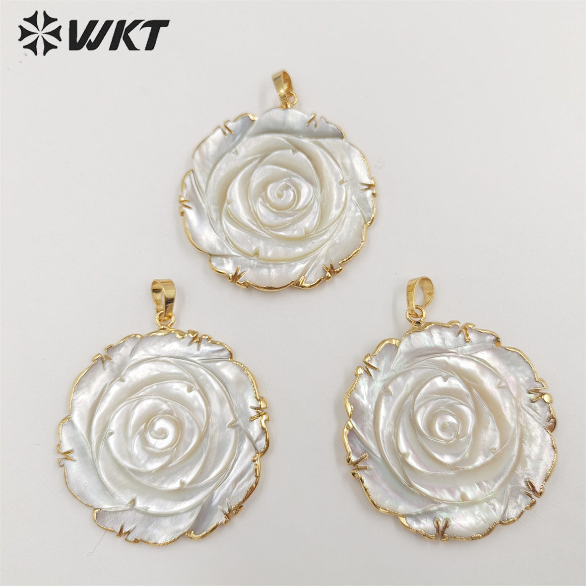 WT-JP309 Wholesale Fashion Gold Plated on Trim Natural Hand Carved Rose Flower Shell Pendant Lovely Welding Pendant