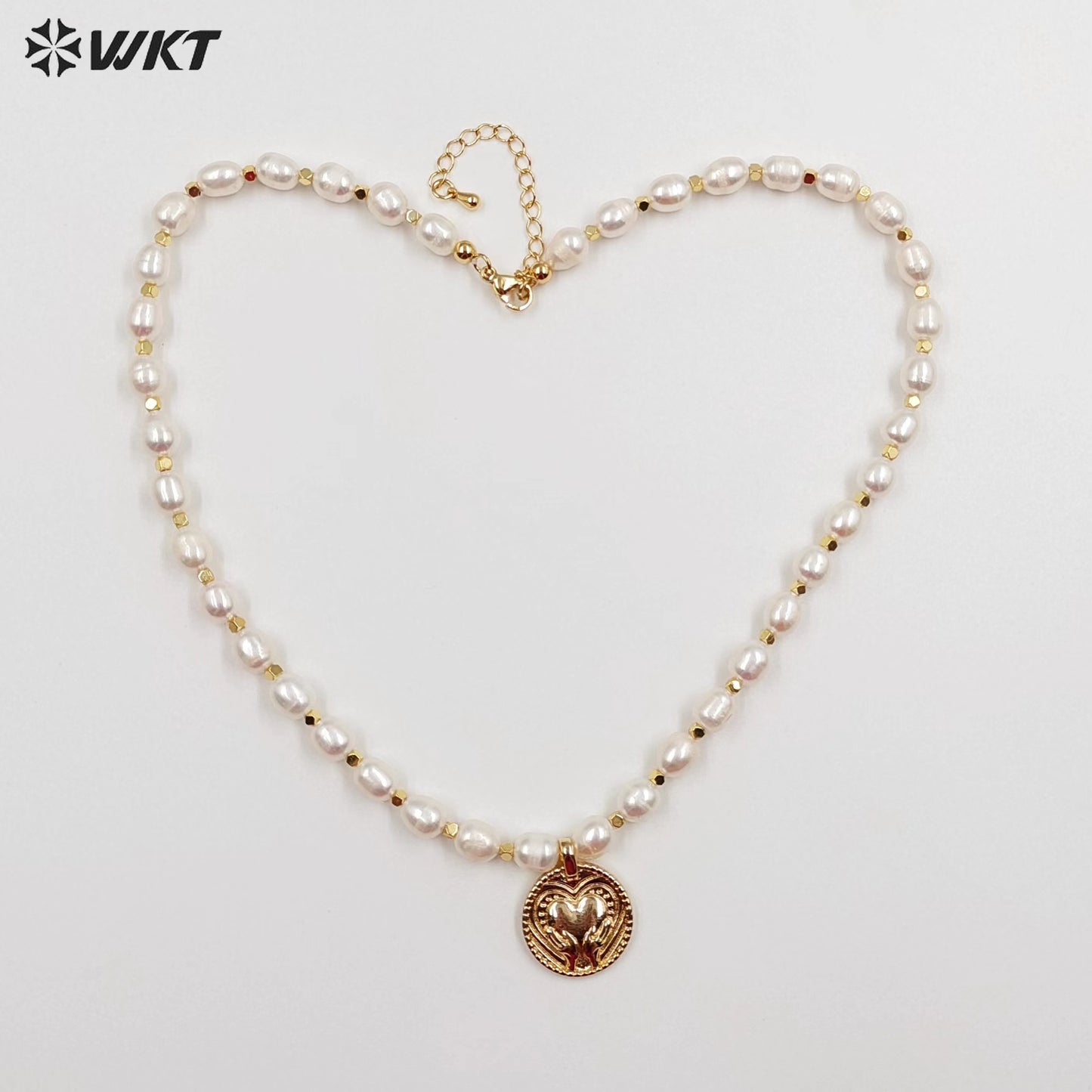 WT-JN135 Populared Round Coin Medal Pearl Chocker Necklace Fashion Dream Girl Natural Freshwater Pearl Necklace As Gift