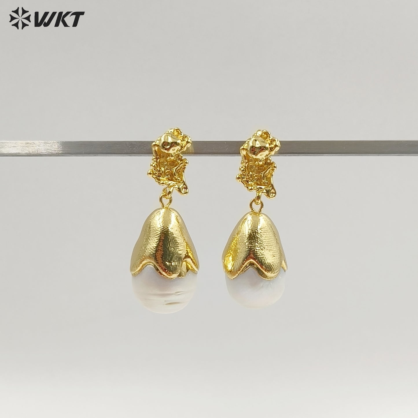 WT-MPE166 Gentle And Elegant Style Gold Plated Natural Baroque Pearl Women Drop Earrings For Fashion Wedding Jewelry Gift