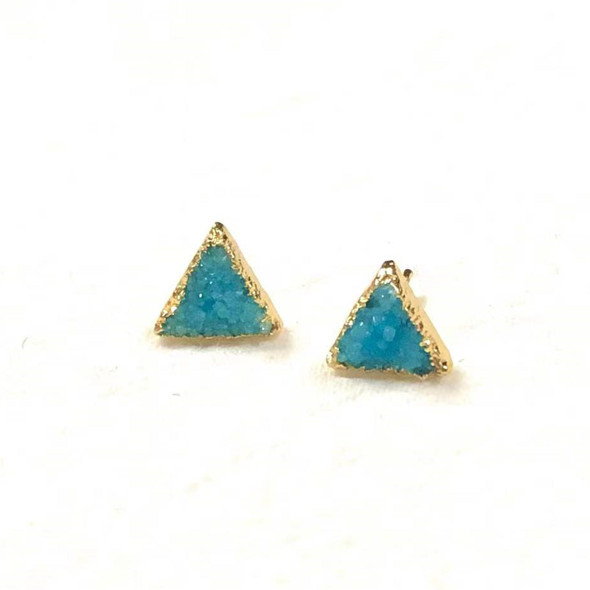 WT-E269 Wholesale Fashion Gold Plated Natural Druzy Quartz Studs Earrings Natural Women 10mm Triangle Stone Studs