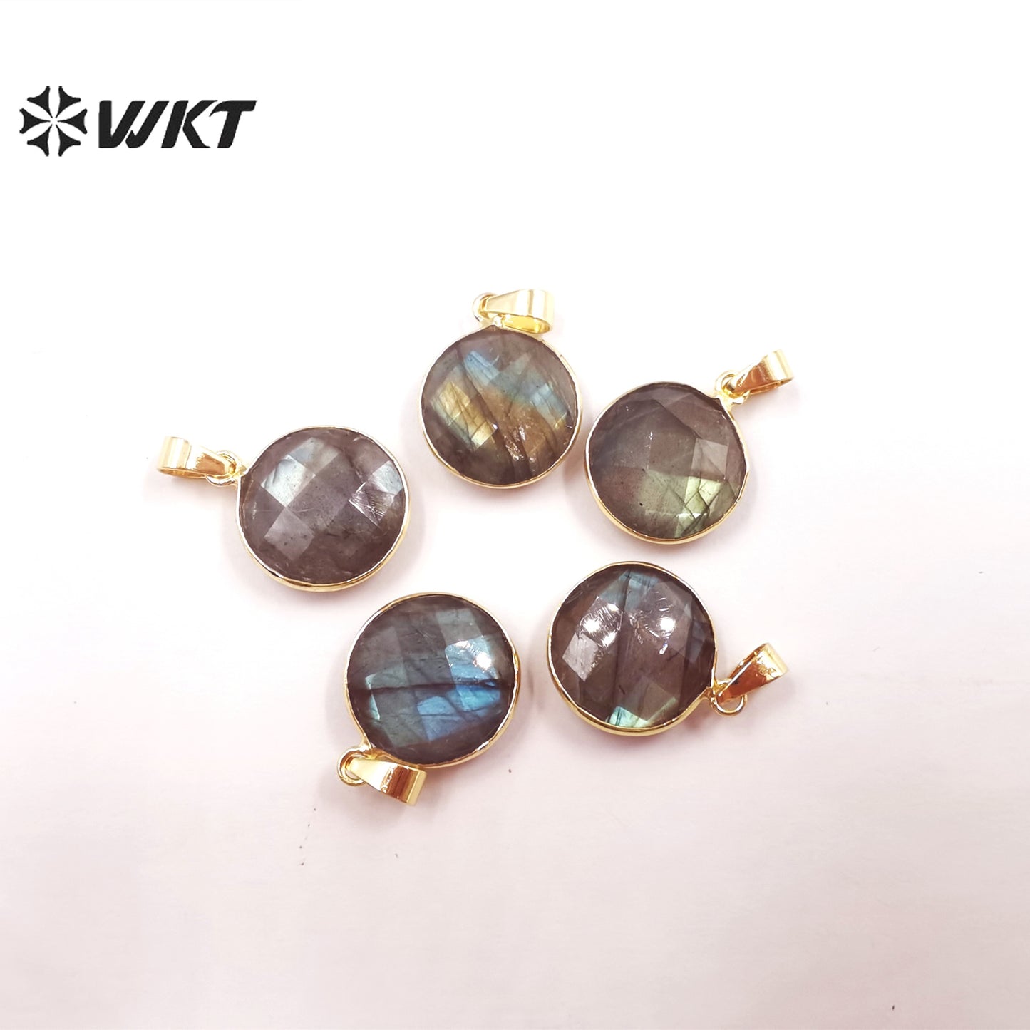 WT-P1827 WKT Newest Fashion Gold Bezel Round Natural Double Faceted Labradorite Pendant Simple 16mm Round Stone Pendant for Necklace