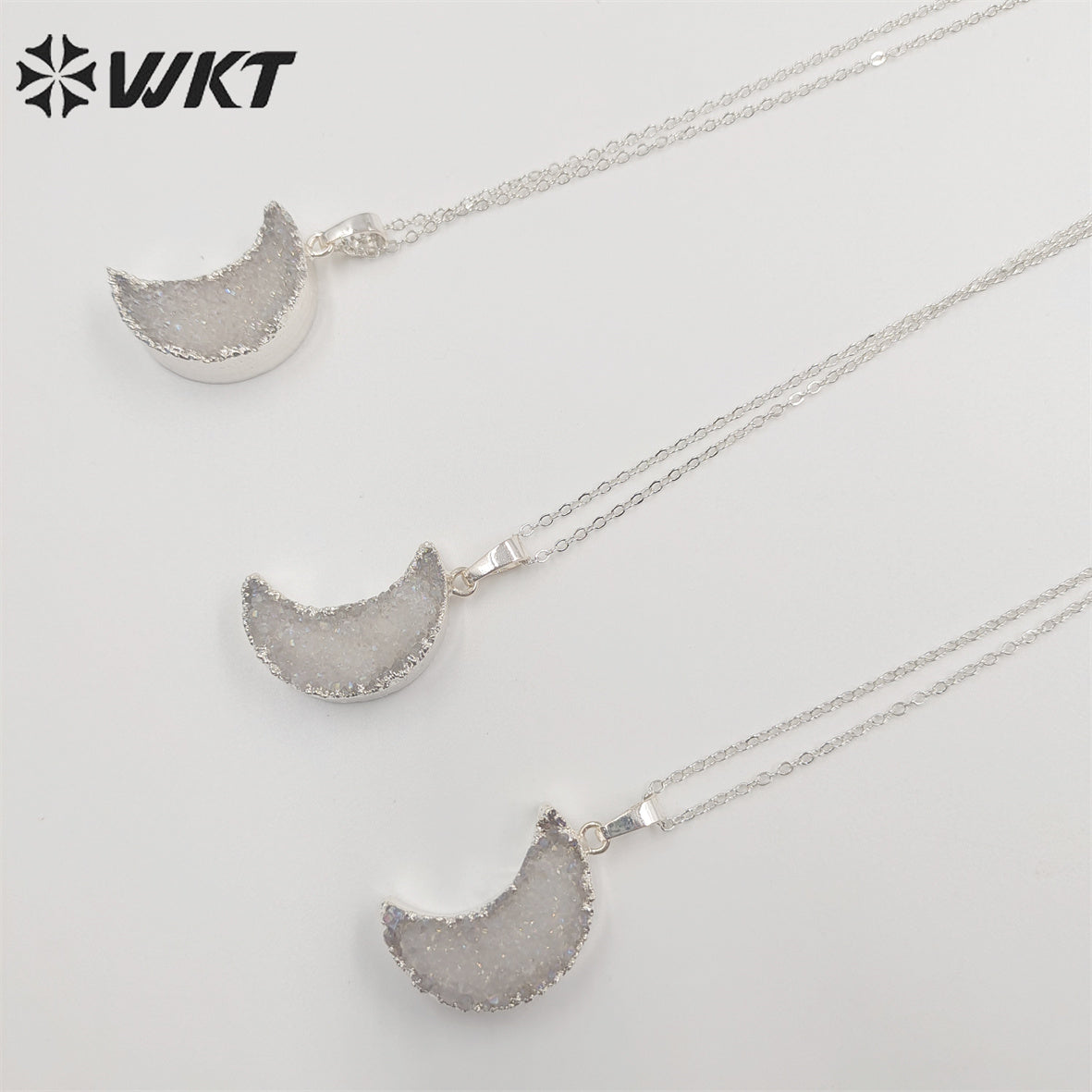 WT-N541 Lovely Natural Crystal Quartz Angel Druzy Crescent Moon Necklace with Gold Dipped Fashion Hot Gold Druzy Moon Necklace