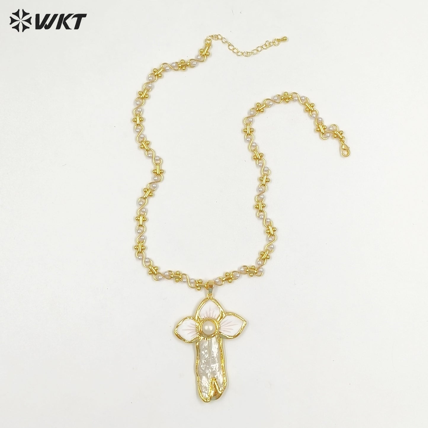 WT-JN327 Exquisite Natural Pearl and Shell Pendant Necklace 18K Gold Plated Beautiful Chain Elegant Ladies Daily Decoration