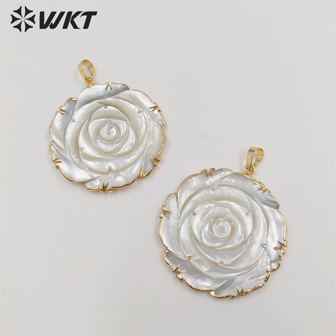 WT-JP309 Wholesale Fashion Gold Plated on Trim Natural Hand Carved Rose Flower Shell Pendant Lovely Welding Pendant