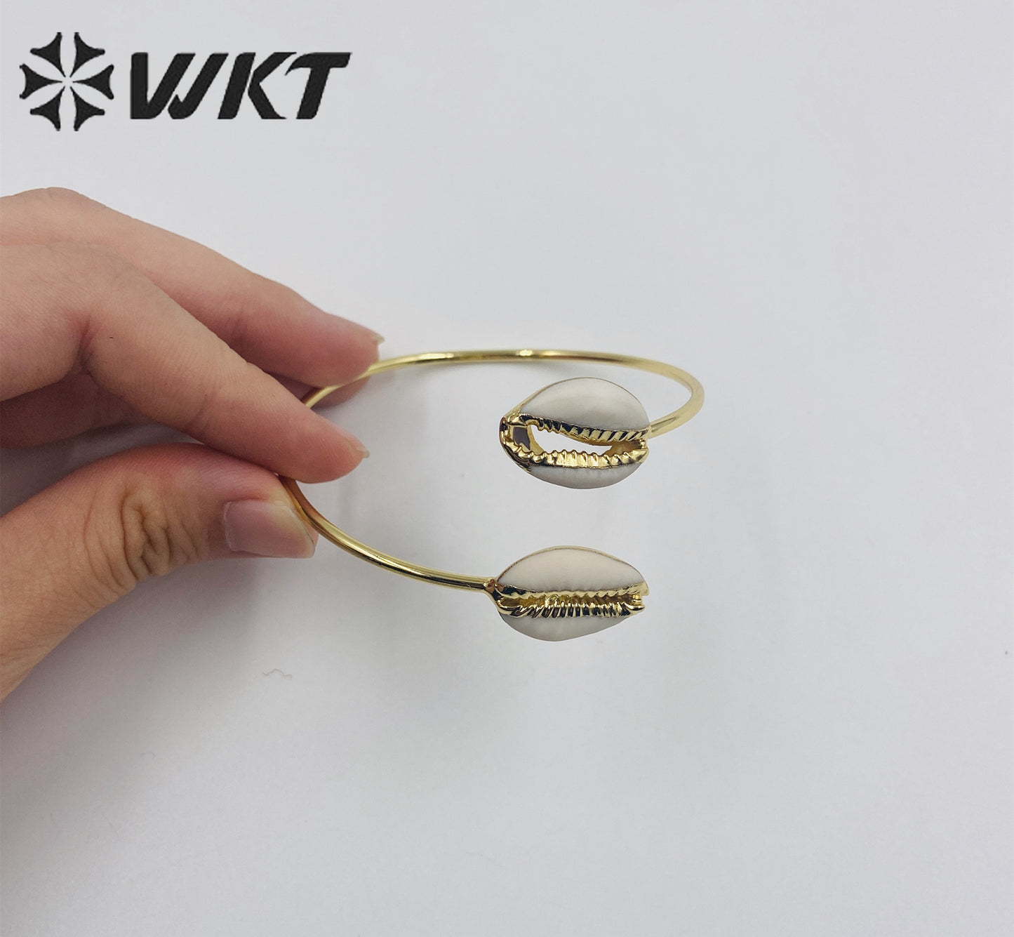 WT-B197 18K Gold Plated Double Shell Bracelet Bangle Fashion Natural Double Cowrie Shell Bangle for Summer Holiday