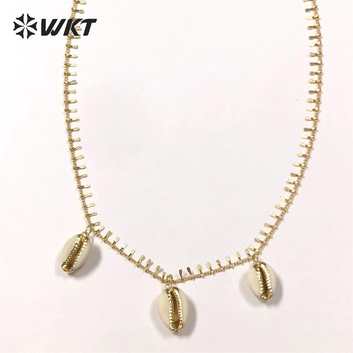 WT-JN175 Brass Necklace 18k Gold Plated Delicate Elegant Women Necklace White Cowrie Pendant Cowrie Necklace