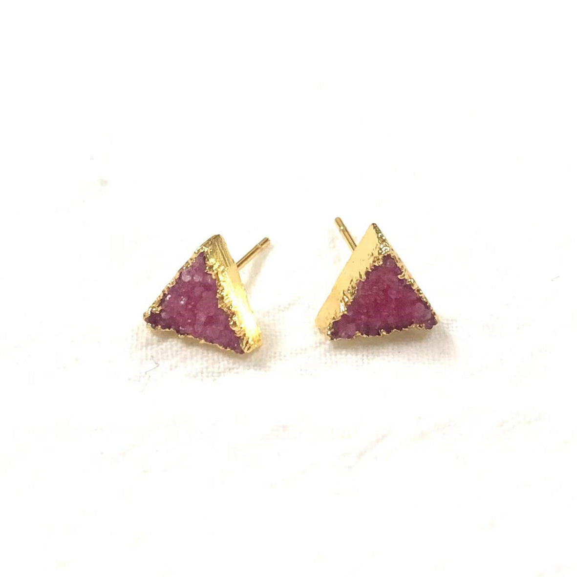 WT-E269 Wholesale Fashion Gold Plated Natural Druzy Quartz Studs Earrings Natural Women 10mm Triangle Stone Studs
