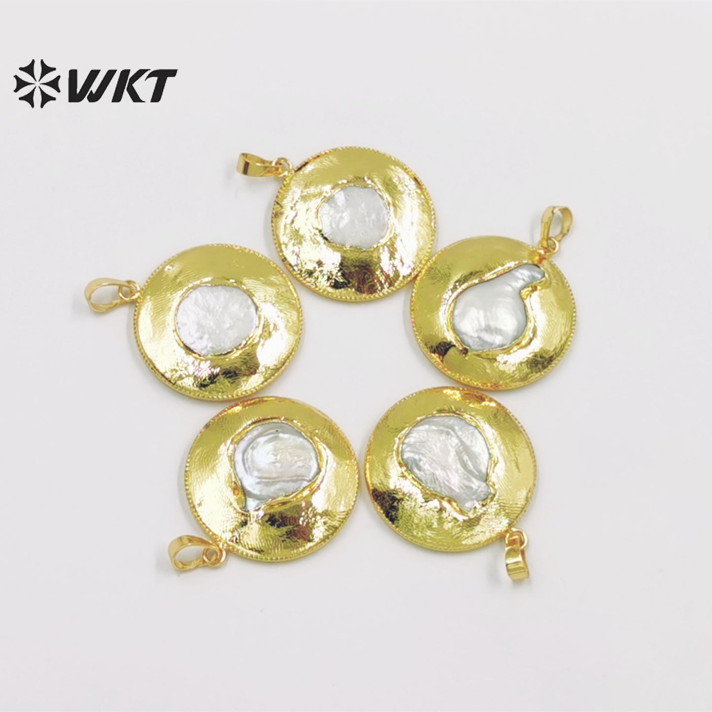 WT-JP303 Lovely Delicate Pendant Round 18k Gold Plated Vintage Pendant Women's Jewelry Accessories Freshwater Pearl Pendant
