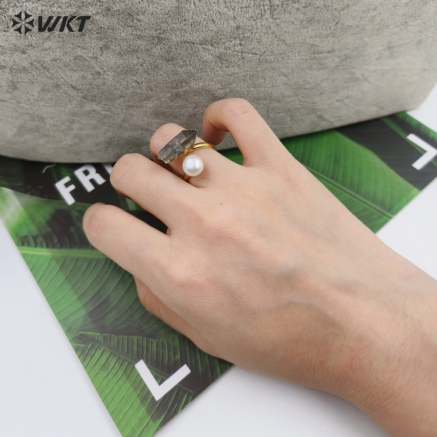 WT-MPR065 Gorgeous Energy Crystal Helkimon Sparkle Diamond Quartz Stone Ring With Pearl for Women Lucky Unique Design
