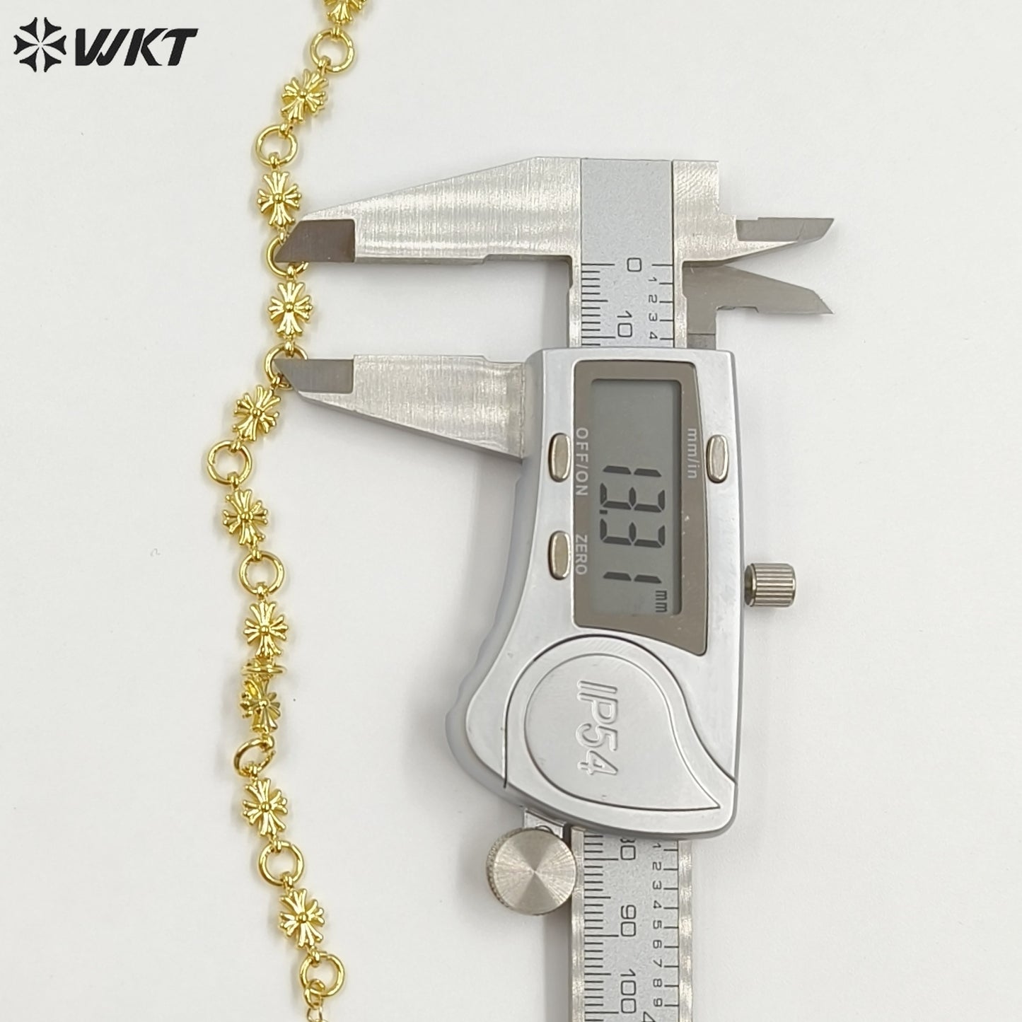 WT-JF369 Newest Simple Fashion Design Gold Plated Round Cross Shape Yellow Brass Metal Bracelets For Female Daily Jewelry