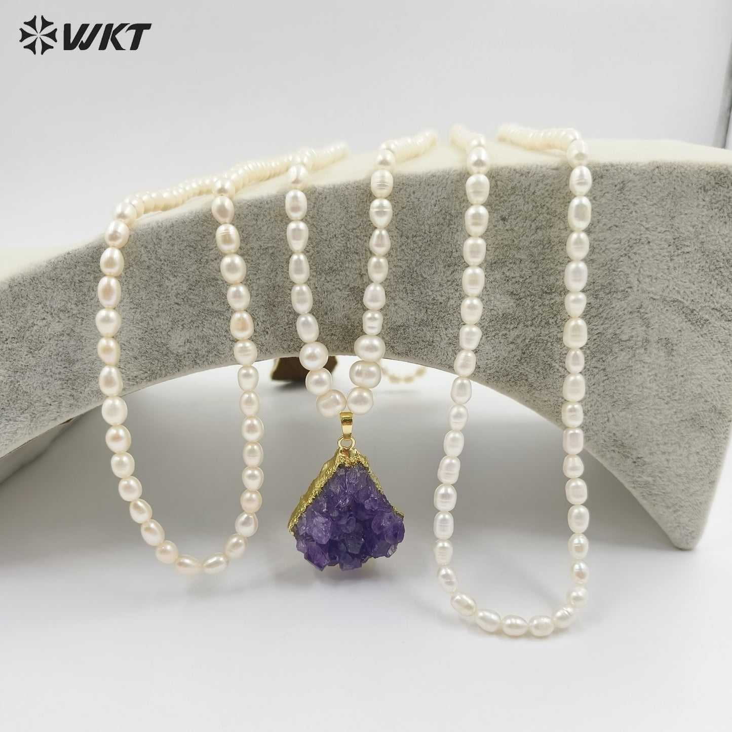 WT-JN259 Amazing Gorgeous Winter Rice Pearl With Big Natural Raw Druzy Amethyst Stone Necklace for Sweater