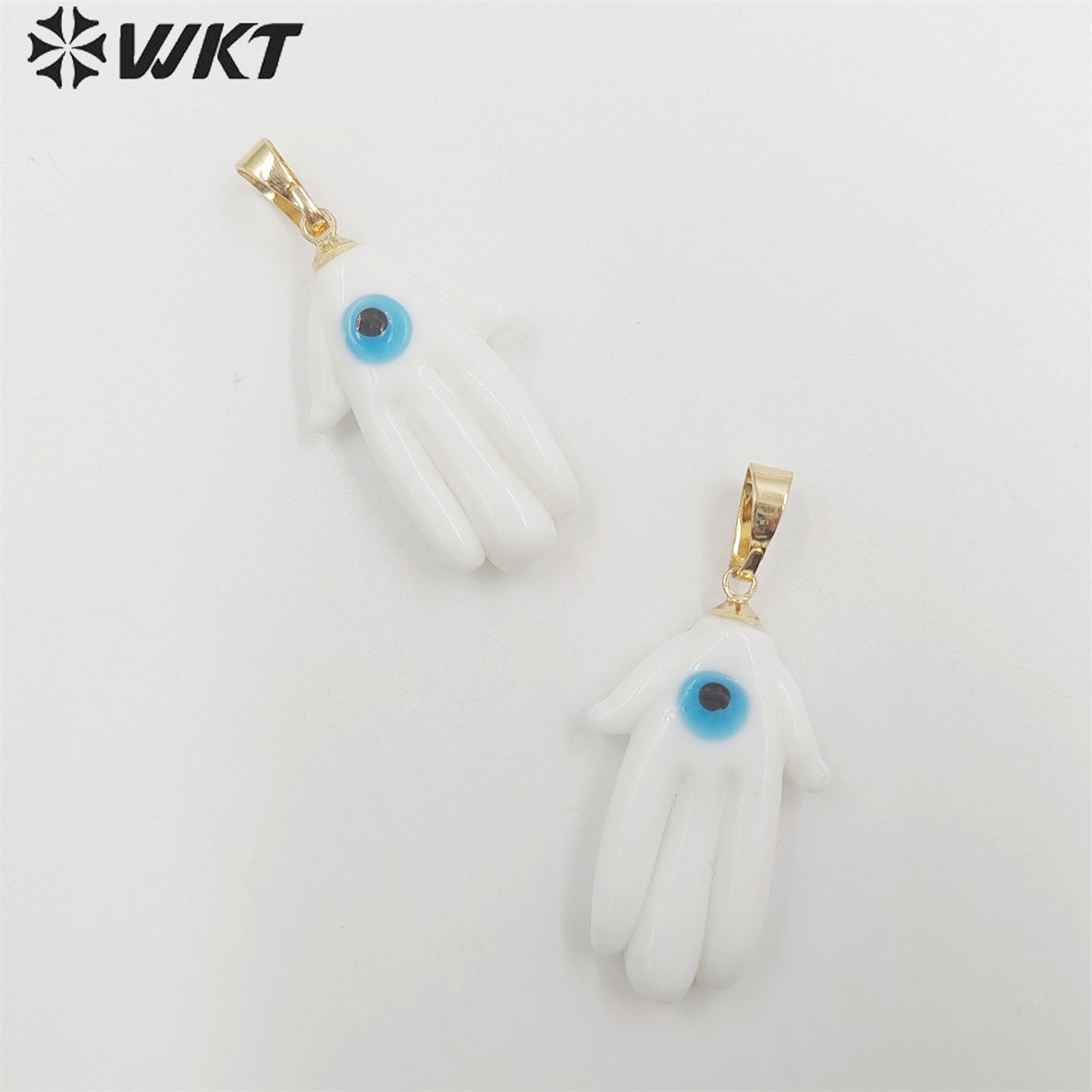 WT-P1886 Wholesale Trendy Simple Women Fashion Hand Charm Pendants Popular Gold Energy Turkey Eye Ceramic Hand Pendant
