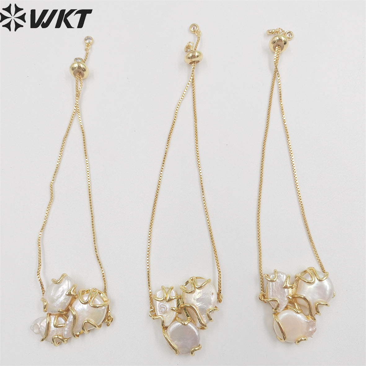 WT-MPB056 Women Elegant Fashion Gold Plated Freshwater Pearl Bracelets in Adjustable Size Unique Gold White Triple Pearl