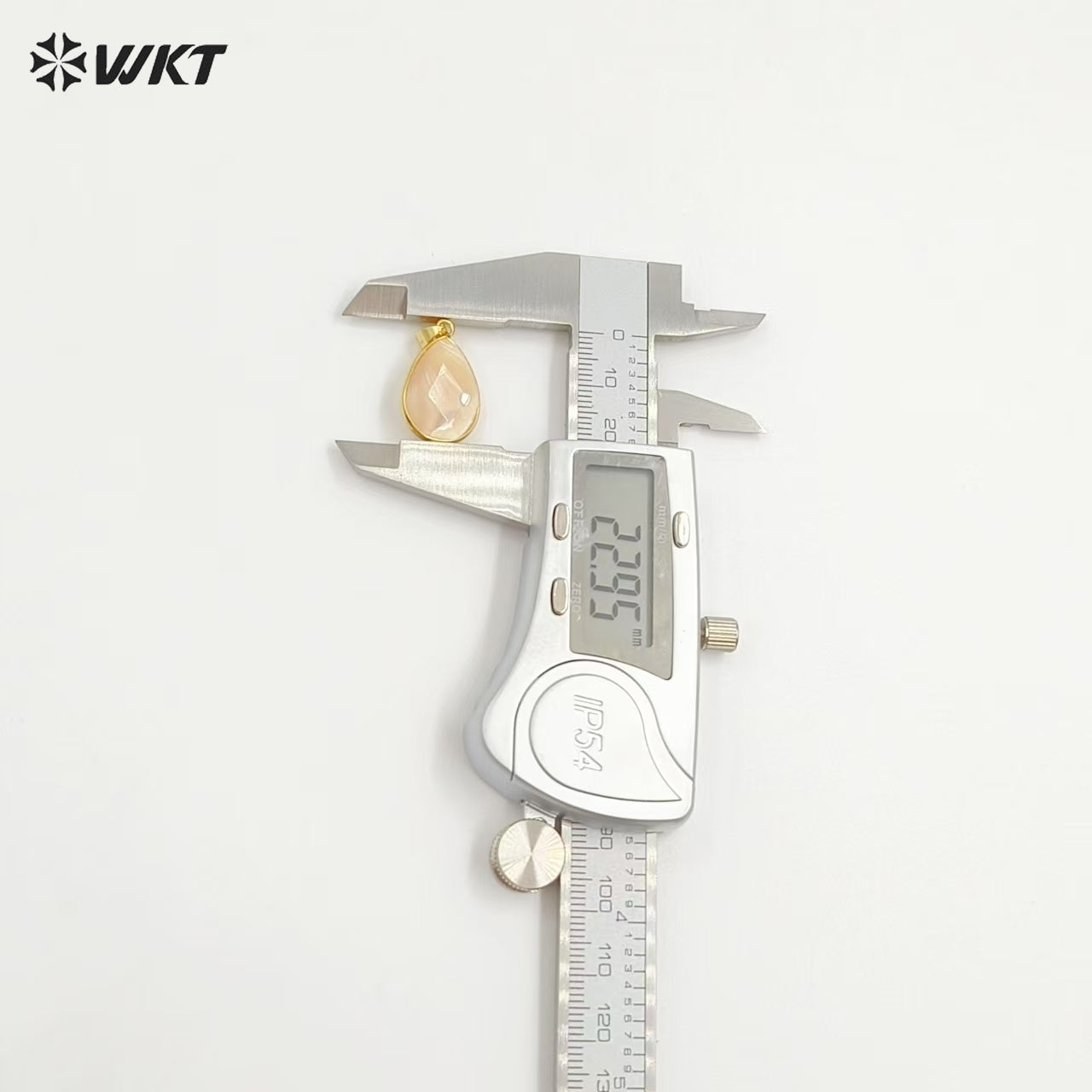 WT-JP182 Hot Sales Round Bezel Setting Shell Pendant 18k Gold Plated Stylish Women Charm Jewelry Natural Gold Shell Pendant