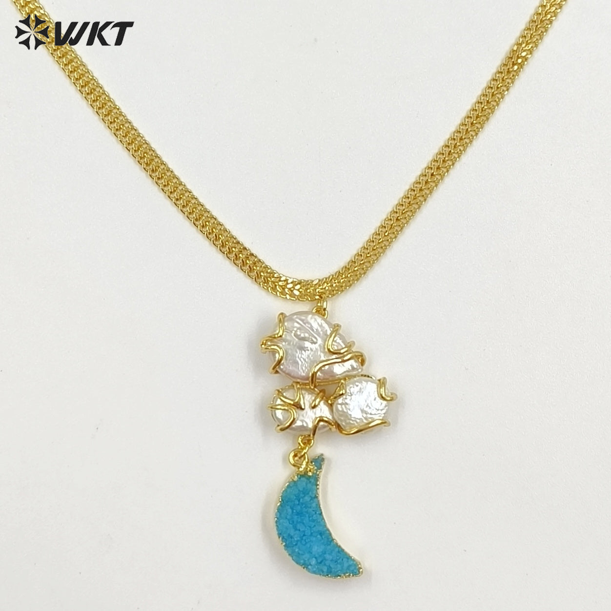 WT-JN399 Unique Design Gold Plated Natural Pearl Connect Moon Shape Stone Pendant Necklaces For Female Daily Decorative Jewelry