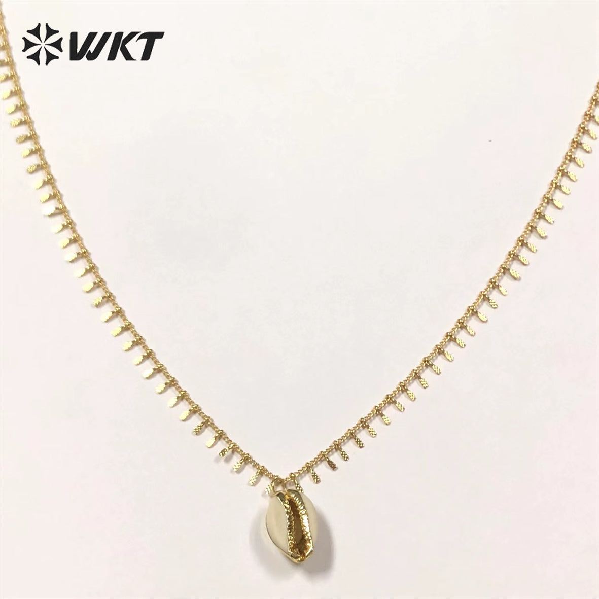 WT-JN175 Brass Necklace 18k Gold Plated Delicate Elegant Women Necklace White Cowrie Pendant Cowrie Necklace