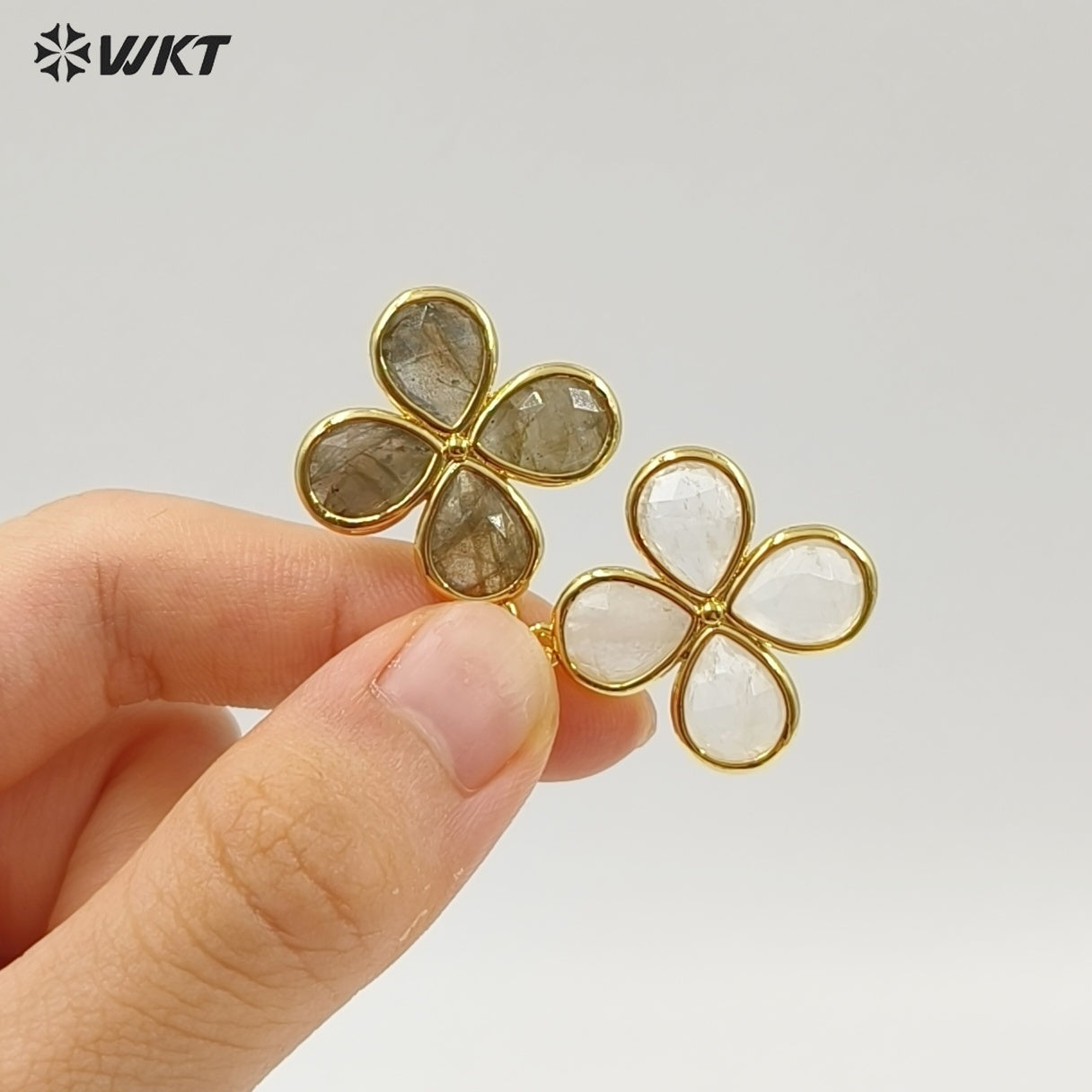 WT-P2031 Romantic Lovely Gold Plated Lucky Four Leaves Clover Flowers Shape Natural Gemstone Pendants For Ladies Necklace DIY