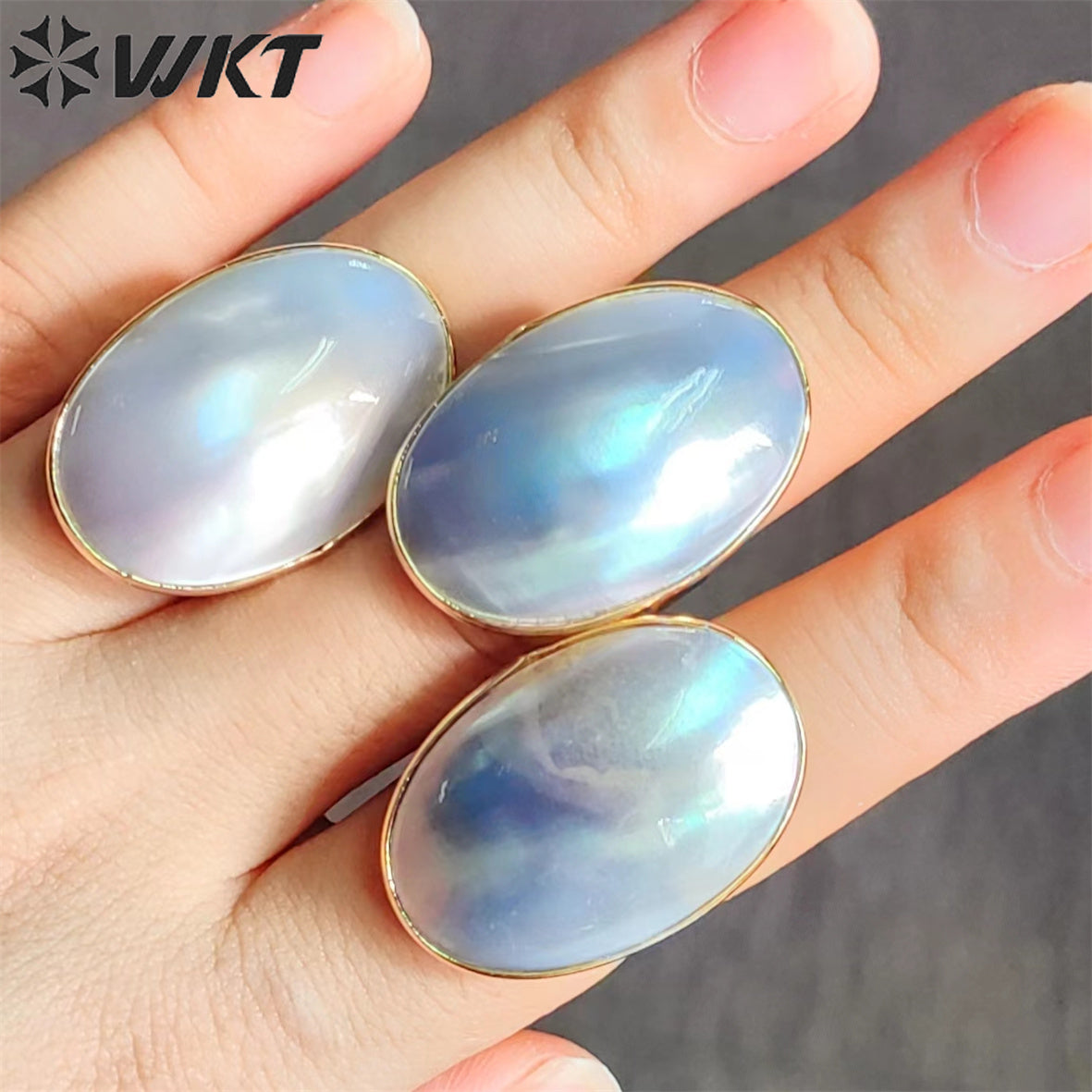 WT-MPR042 Wholesale Women Gorgeous Oval Black Mabe Ring 18k Real Gold Bezel Mother of Pearl Ring Natural Shell Ring