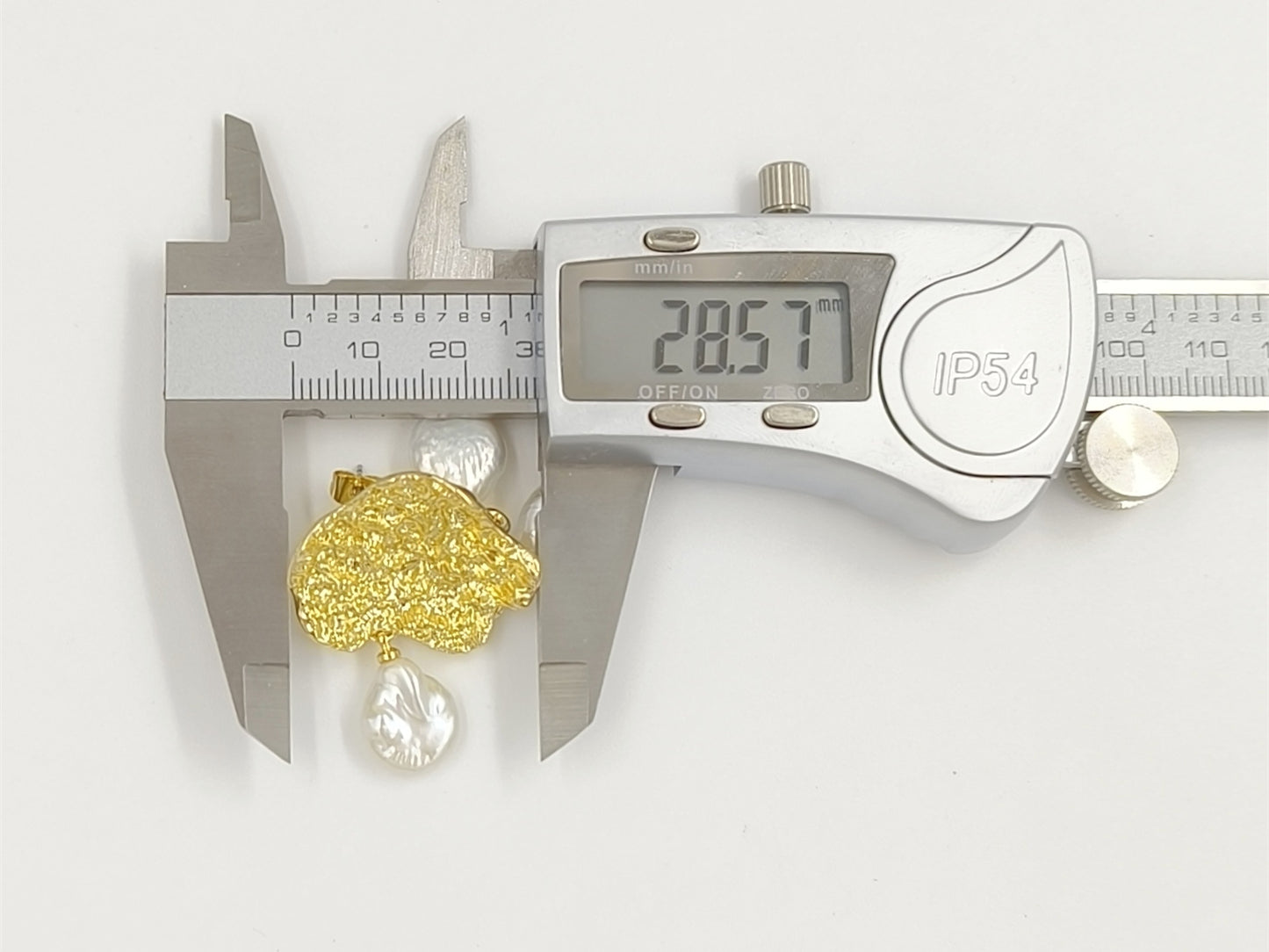 WT-MPE173 Delicate Gold Plated Metal And Natural Three Freshwater Pearls Flower Shape Drop Earrings For Lady Wedding Gift