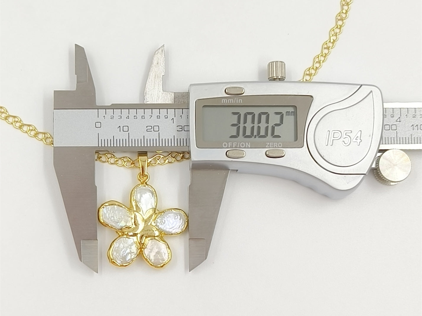 WT-JN339 Wonderful Gold Plated Natural Freshwater Pearl Flower Shape Pendant Necklace For Ladies Elegant Jewelry Wearing