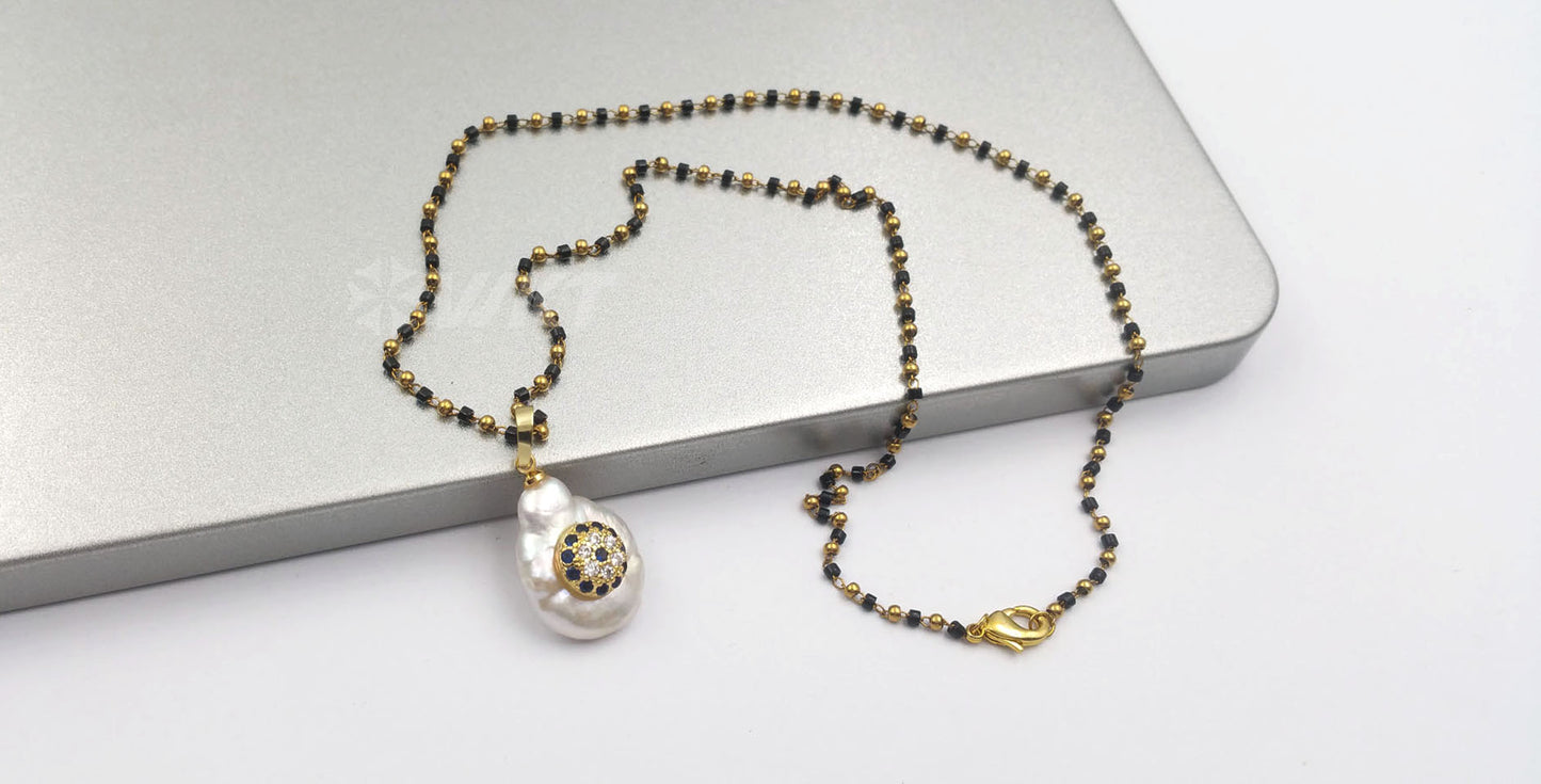 WT-MN952 Fashion Setting Irregular Shape Pearl with CZ Micro Pave Necklace Hot-sales Lady Natural Stones Necklace