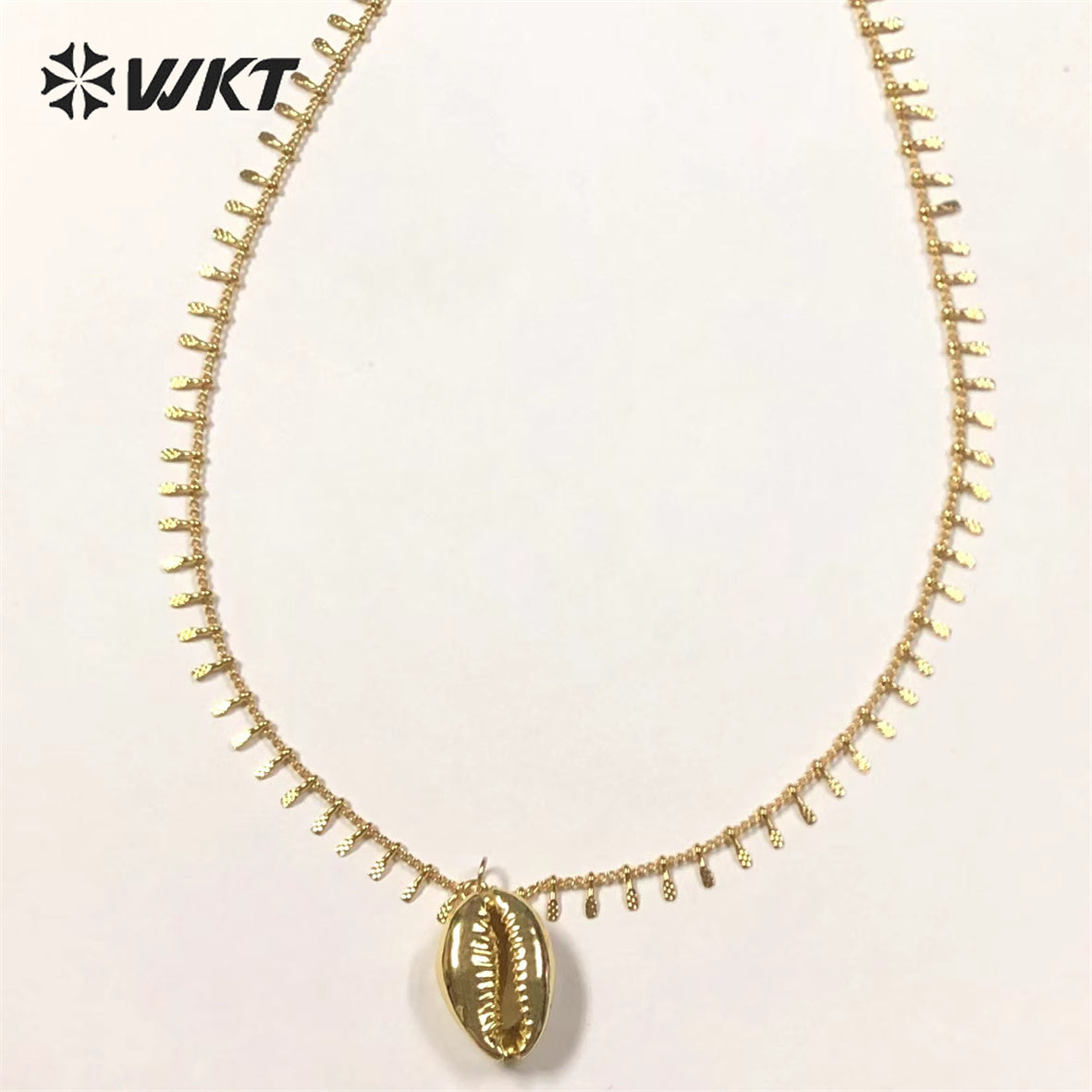 WT-JN175 Brass Necklace 18k Gold Plated Delicate Elegant Women Necklace White Cowrie Pendant Cowrie Necklace