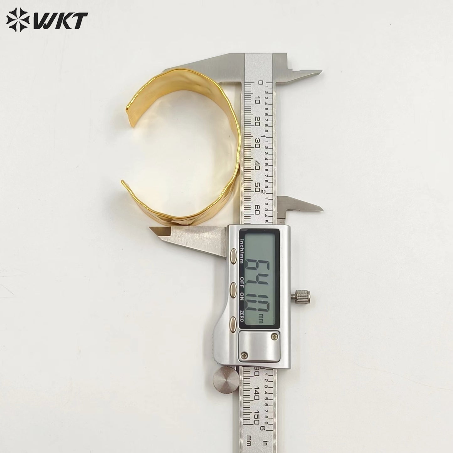 WT-B647 Newest Fashion Gold Plated Resist Tarnishable Wide Big Populared Yellow Brass Women Bangle in Adjustable