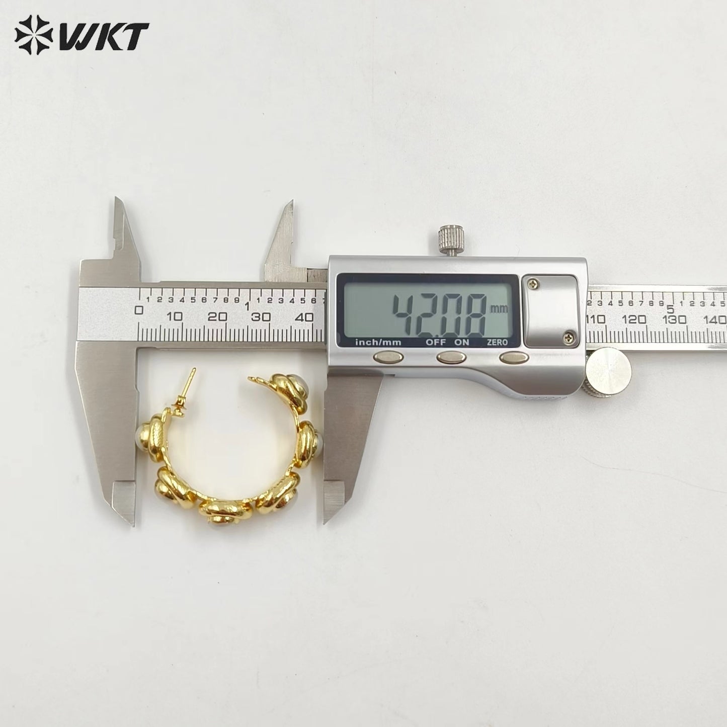 WT-MPE054 Amazing Gorgeous Gold Electroplated Assemble Natural Freshwater Pearl Hoop Earrings Studs for Women in C Shape Earring