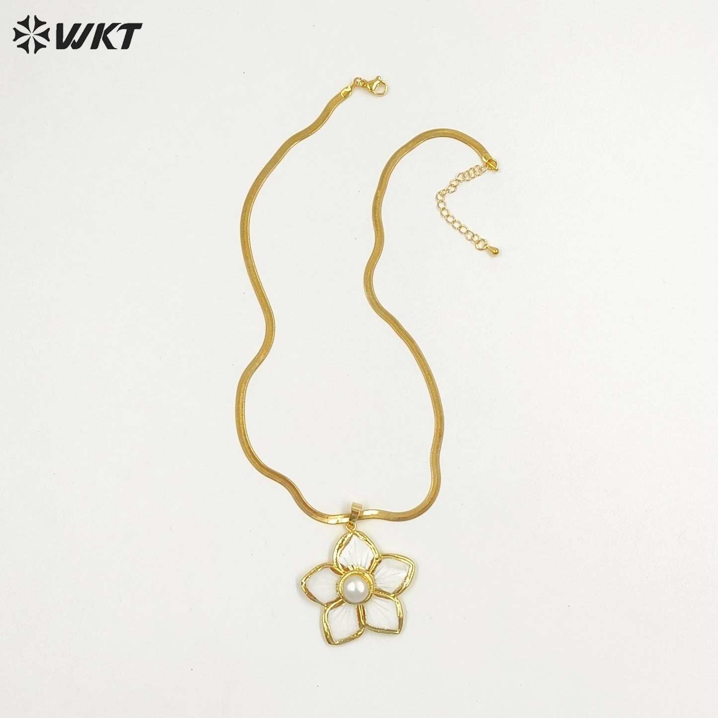 WT-JN326 Wholesale Romantic Necklace Gold Plated Flower Shape Pendant with Shell and Pearl Jewelry Gift for Ladies Party