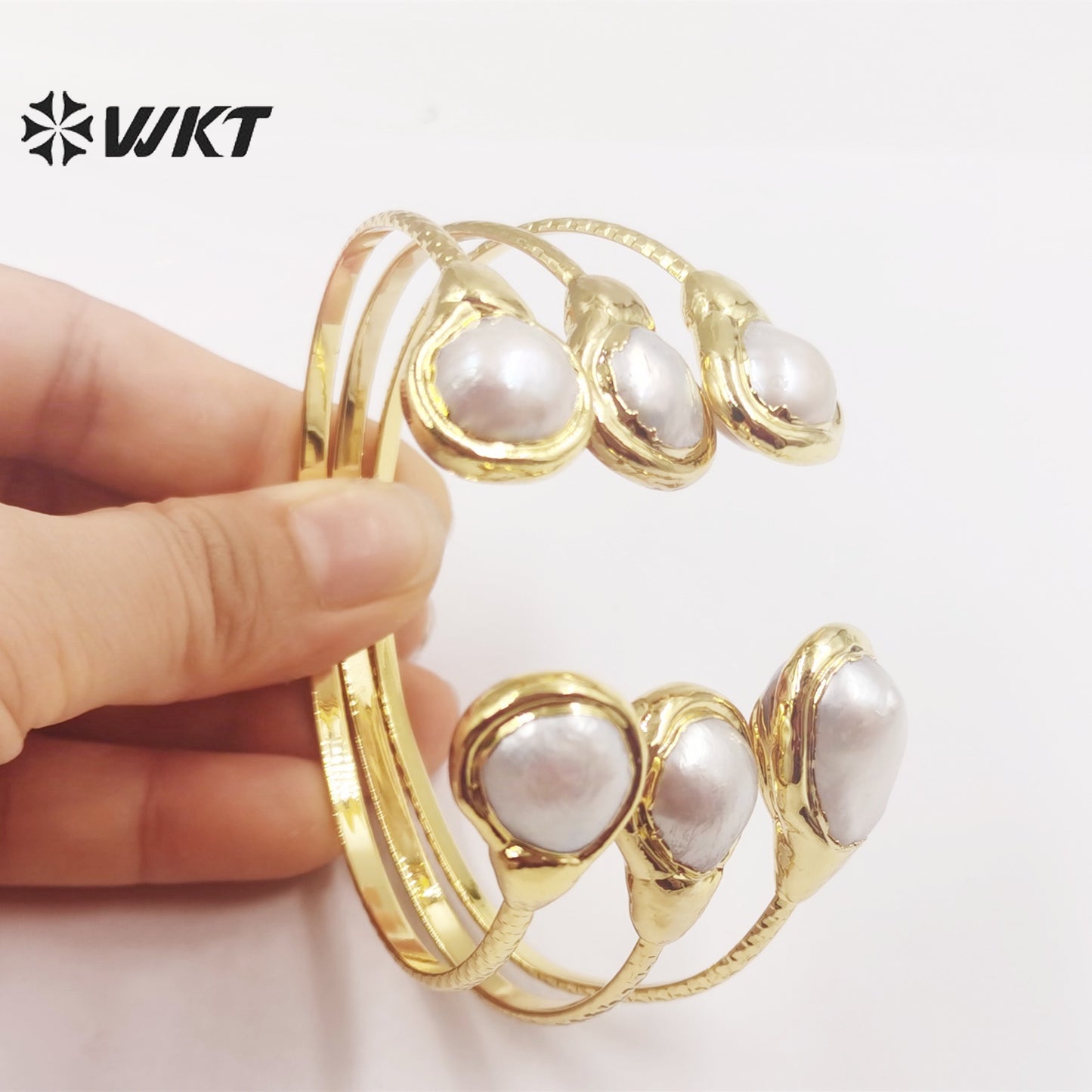 WT-MPB054 Fairness Pearl Yellow Brass 18k Gold Plated Bangles French Vintage Playful Adjustment Bangles Natural Pearl Bangles