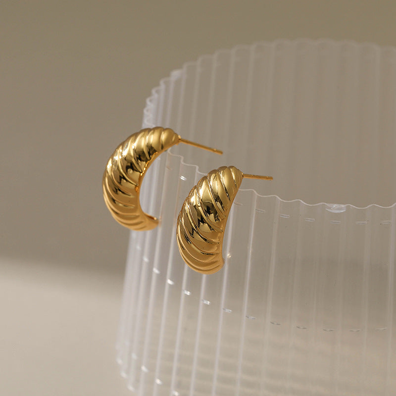 WT-JFE97 Fried Dough Twists Bread Irregular Versatile 18k Gold Plated Copper Plating Ball Shaped Hoops Trendy Earring Findings