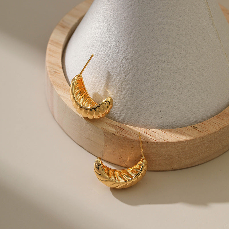 WT-JFE97 Fried Dough Twists Bread Irregular Versatile 18k Gold Plated Copper Plating Ball Shaped Hoops Trendy Earring Findings