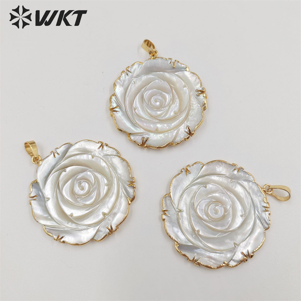 WT-JP309 Wholesale Fashion Gold Plated on Trim Natural Hand Carved Rose Flower Shell Pendant Lovely Welding Pendant