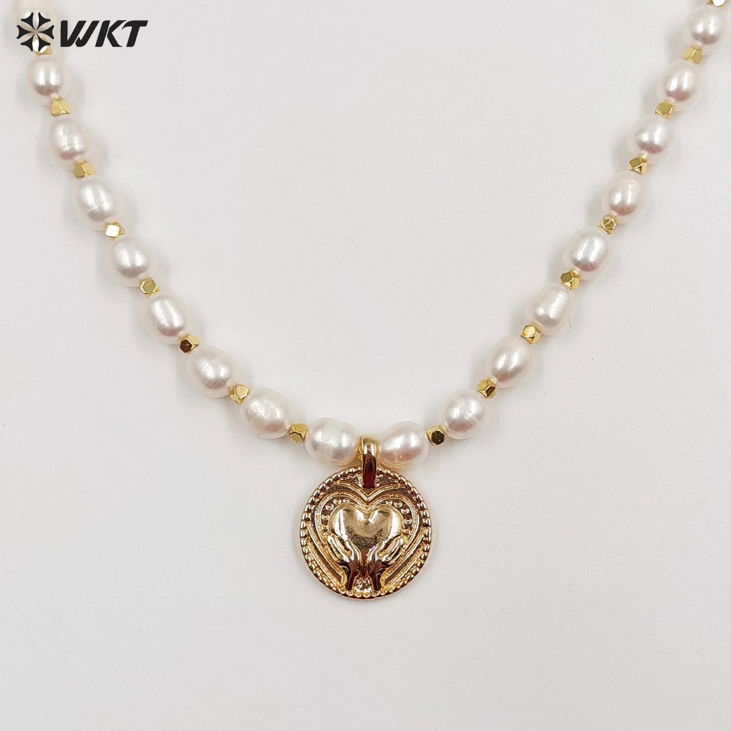 WT-JN135 Populared Round Coin Medal Pearl Chocker Necklace Fashion Dream Girl Natural Freshwater Pearl Necklace As Gift