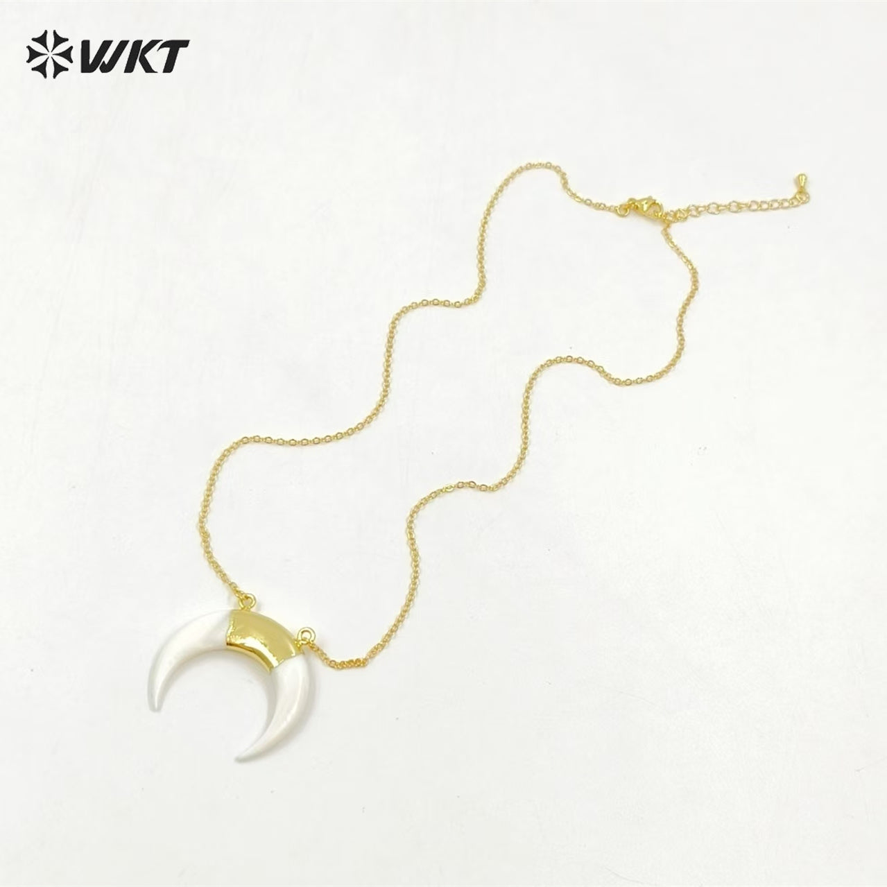 WT-N638 New Arrival Mother of Pearl Crescent Horn Pendant Necklace White Double Loops With 24k Gold Plated Tiny Chain For Gift