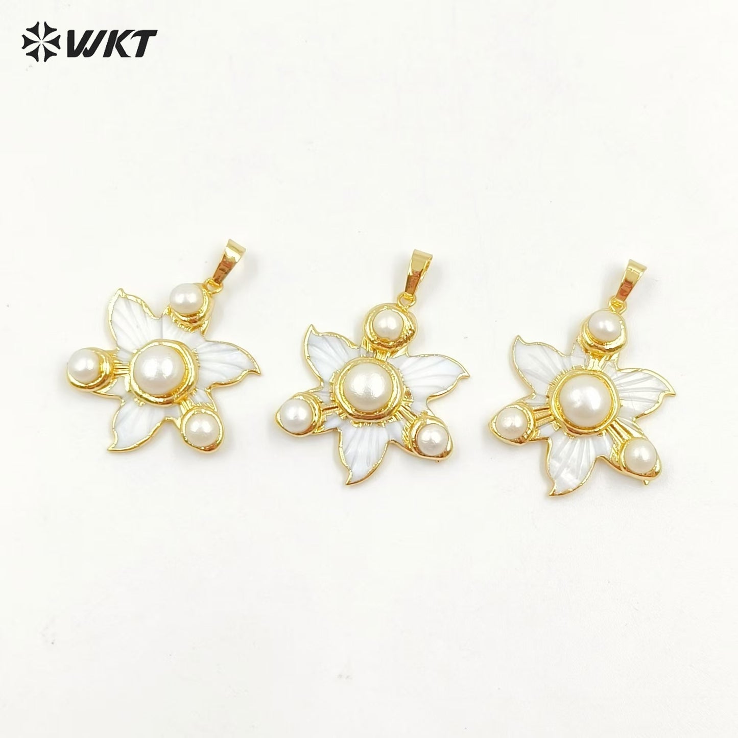 WT-JP394 New Arrivals Elegant and Gentle 18K Gold Plated Natural Flower Shell Round Pearl Pendant for Women Jewelry Accessories