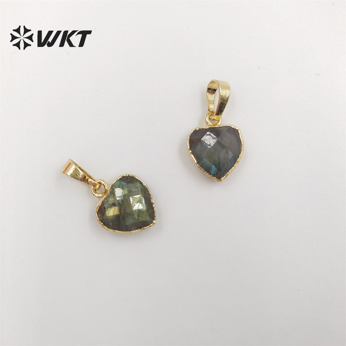 WT-P1832 Fashion Charming Tiny Natural Flash Brightly Heart Labradorite Pendants Gold Trim Lovely Stone Pendants for Gift