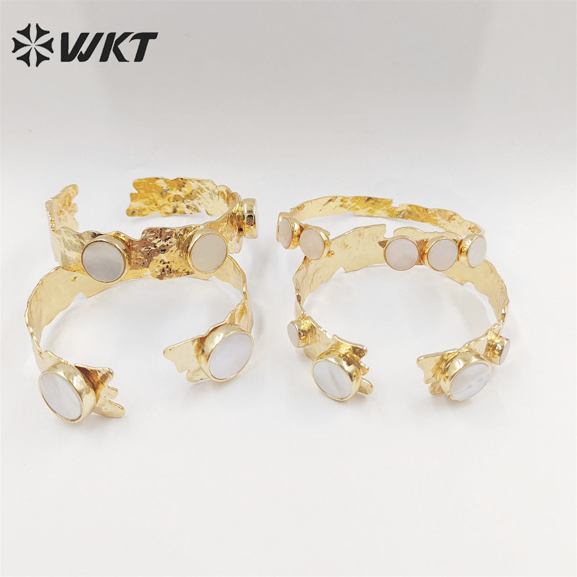 WT-MPB074 WKT NEW Design 18k Real Gold Plated Resist Tarnishable Shell Bezel Setting Bangle Women Wedding Gold Bangle
