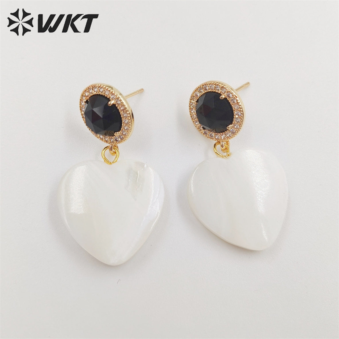 WT-MPE075 Wholesale Newest Fashion Gold Micro Pave Cat Eye Studs Earring Popular Women Heart Shell Dangle Earrings