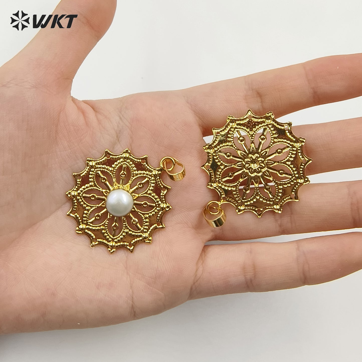 WT-JP363 Wholesale Royal Court Style Hollow Yellow Brass Made With 18K Real Gold Plated Freshwater Pearl Charm Pendants
