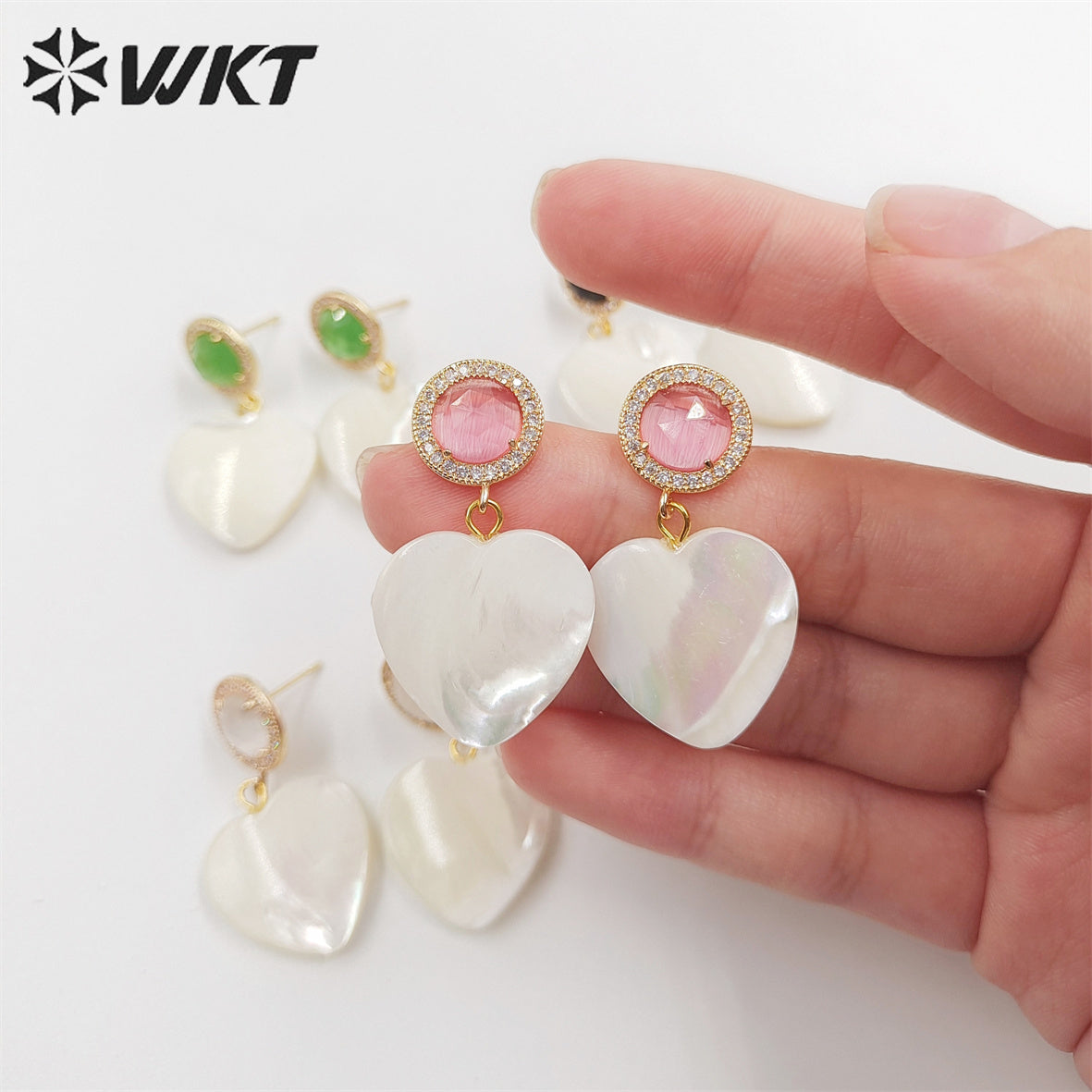 WT-MPE075 Wholesale Newest Fashion Gold Micro Pave Cat Eye Studs Earring Popular Women Heart Shell Dangle Earrings