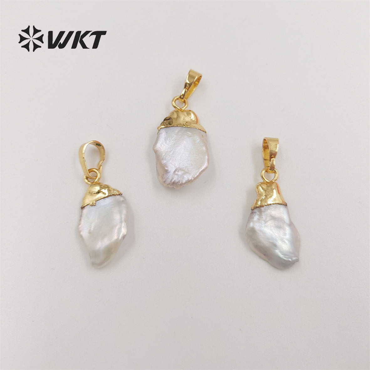 WT-JP308 Randomly Shape Fashion Gold Top Natural Freshwater Pearl Pendants Small Size Pearl Charms Baroque Pendant