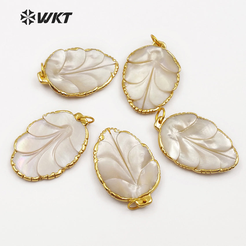 WT-JP059 Dainty Floral Shape Pendant Natural Vogue Petals With Gold Bezel Romantic Gift for Her Women Sea Shell Jewelry Pendant